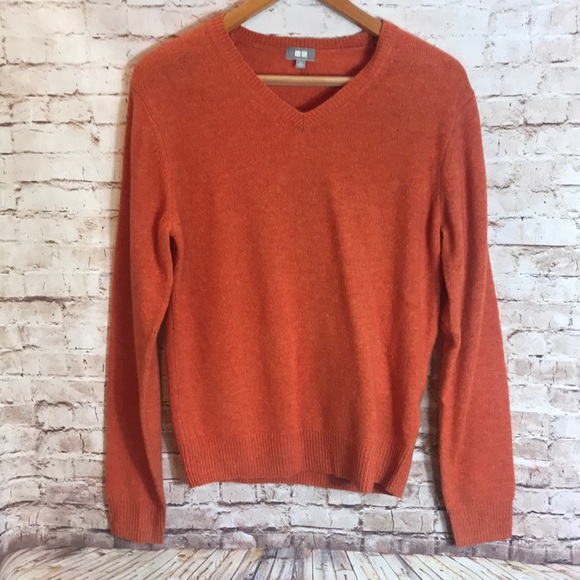 Uniqlo Other - ✨MENS UNIQLO SWEATER✨!